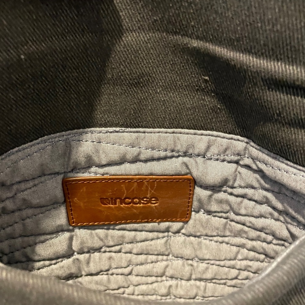 Men’s Incase messenger bag! - Picture 3 of 6
